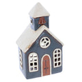 Église de village en poterie avec bougie chauffe-plat