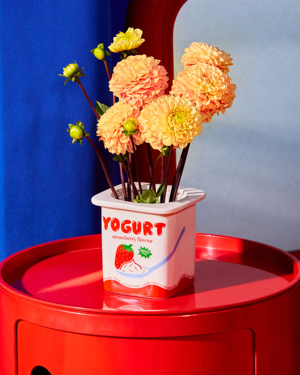 Cache pot / vase yaourt fraise