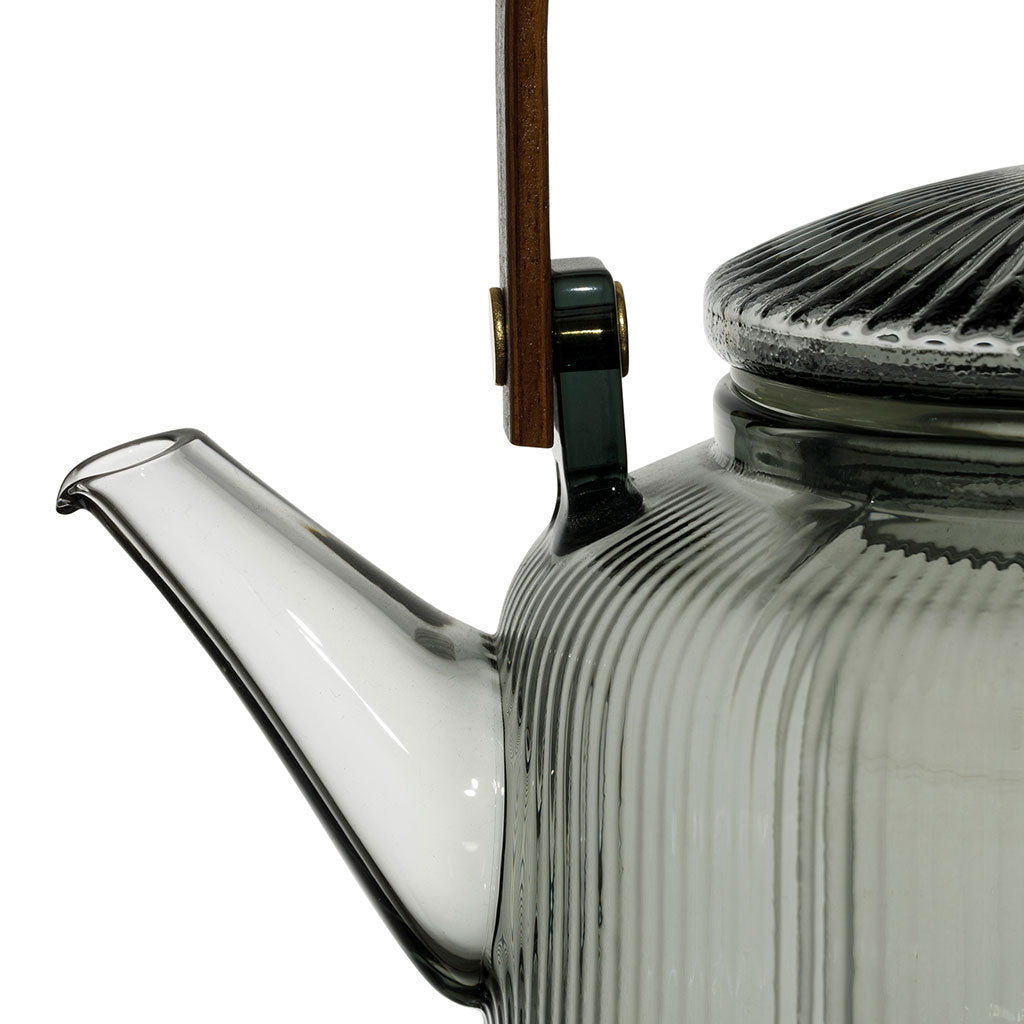 Théière en verre avec filtre et poignet en bois